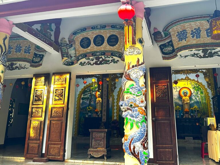 五行山内の建物