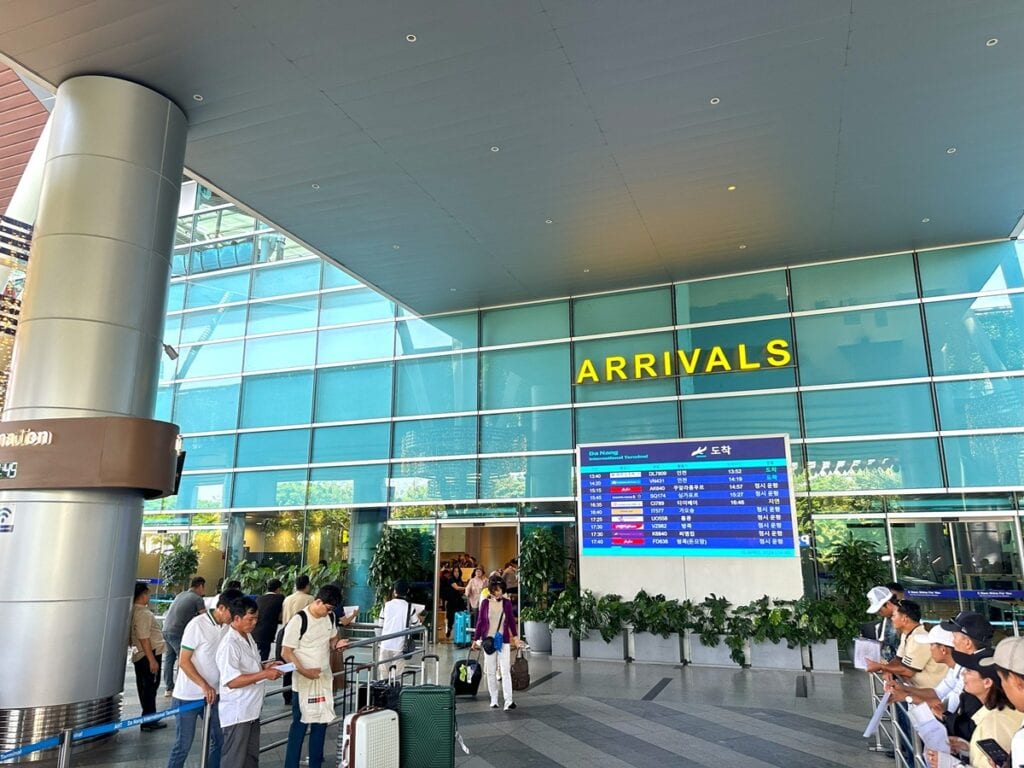 ダナン国際空港のターミナル出口