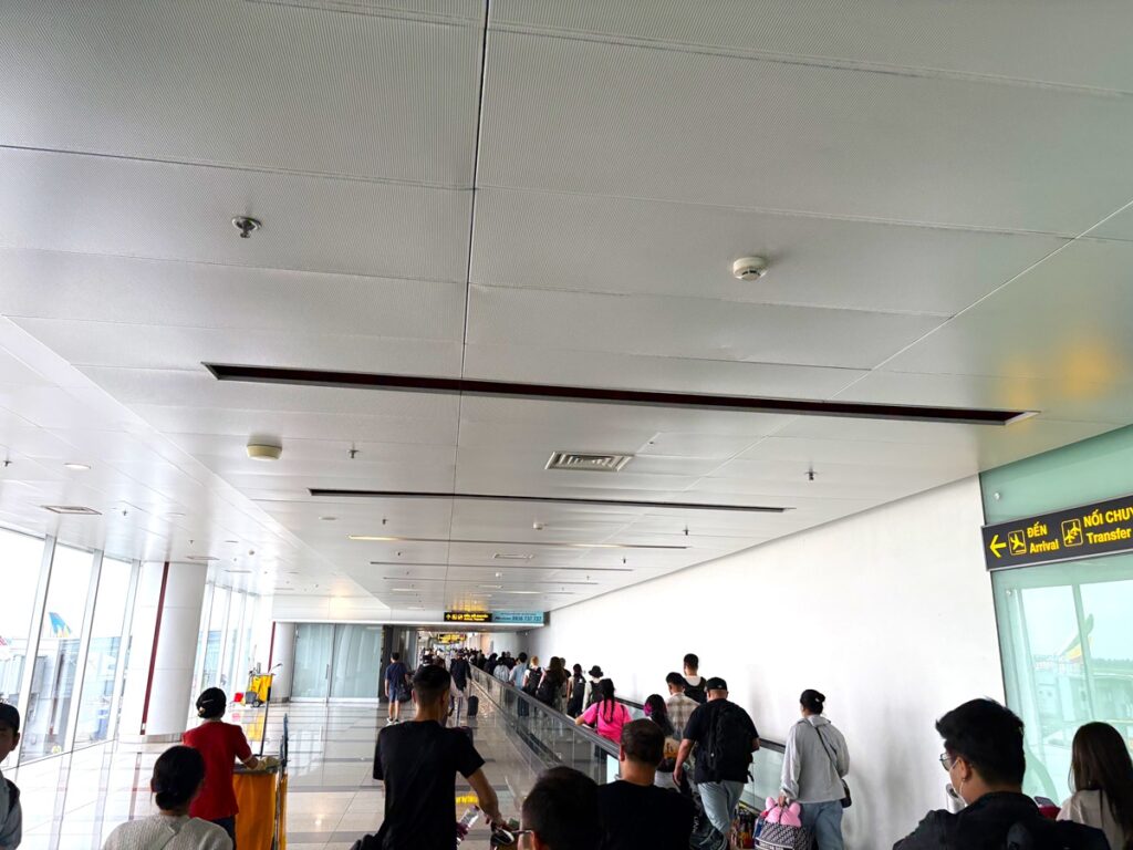 ノイバイ国際空港のターミナル