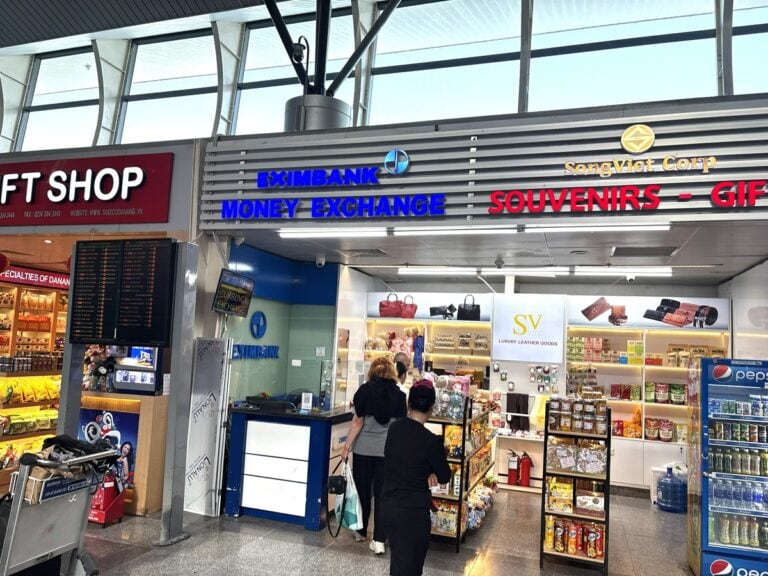 ダナン国際空港のEXIM BANK