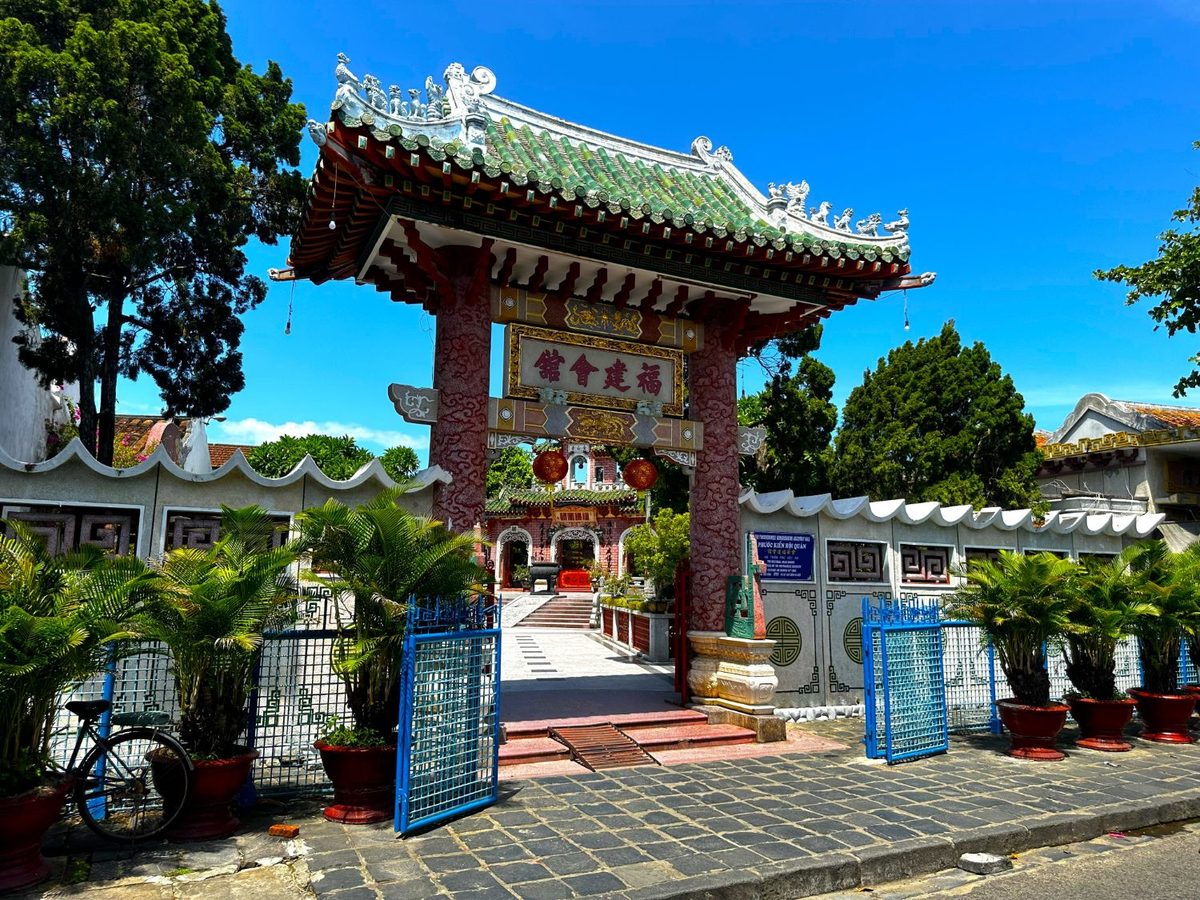ホイアン旧市街の福建会館の門