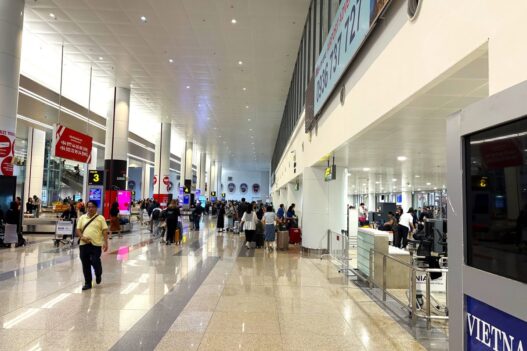 ノイバイ国際空港空港ターミナル荷物のピックアップ、荷物検査エリア